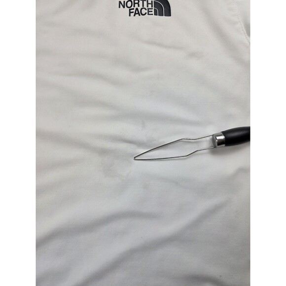 The North Face Men's Large White Short Sleeve T-shirt with Flaws - Picture 8 of 9